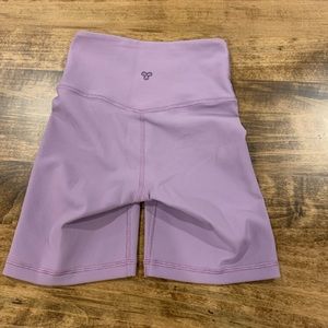 Aritzia TnAction Ribbed Shorts